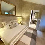 Hypercentre - 85m2 - 2 Salles De Bain - Cour Privée * Uzès